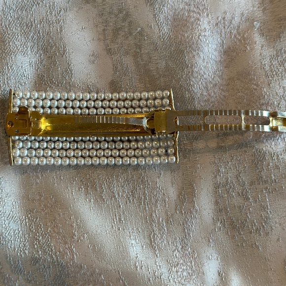 9 Rows of Pearls Hair Clip - Picture 4 of 5